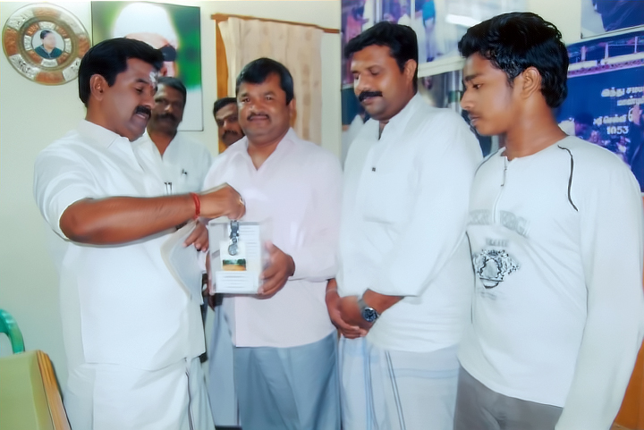 ஜாமிஆ யாஸீன் அறபுக்கல்லூரிக்கு அமைச்சர் நன்கொடை